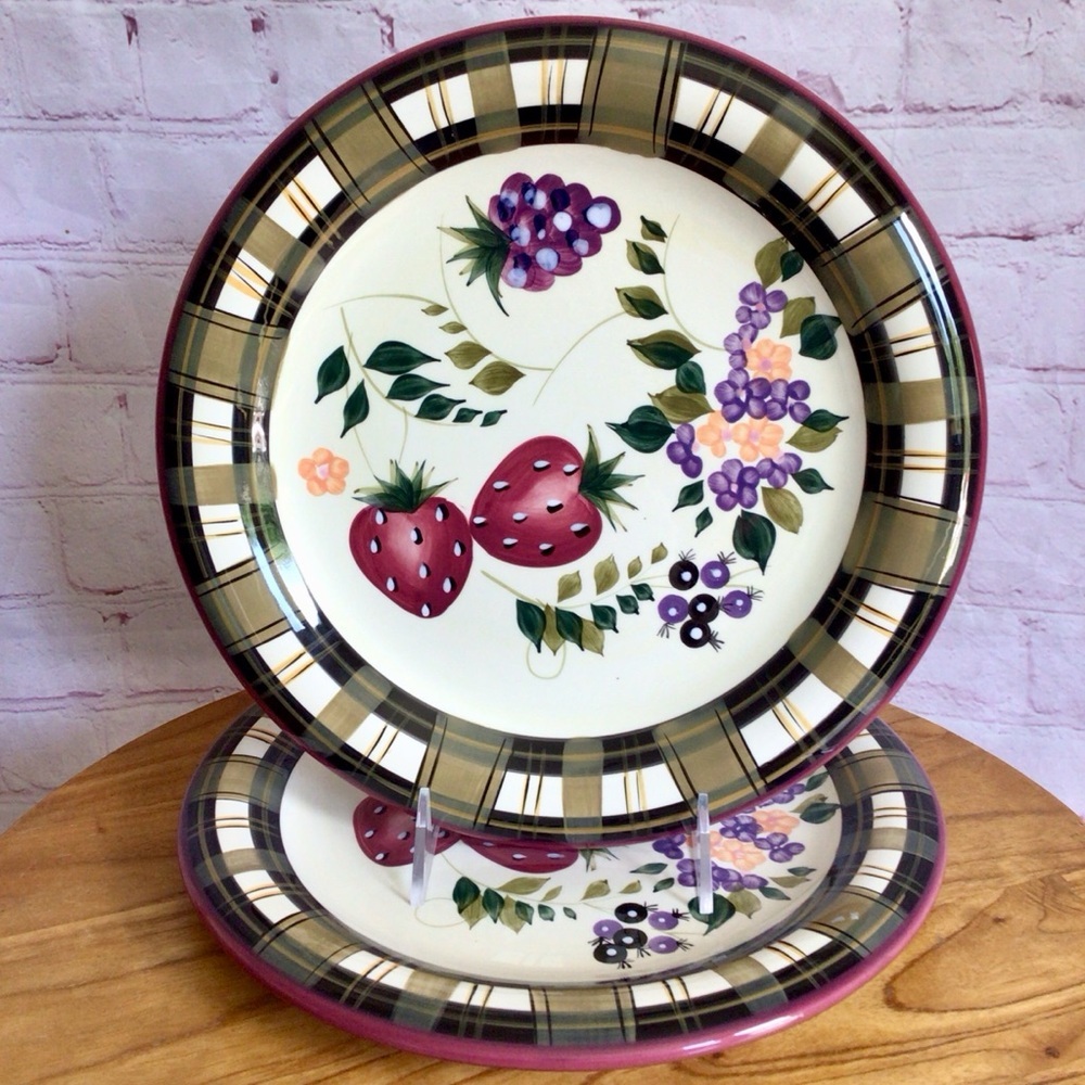 Vintage Oneida Strawberry Plaid Dinner Plates - Set of 2